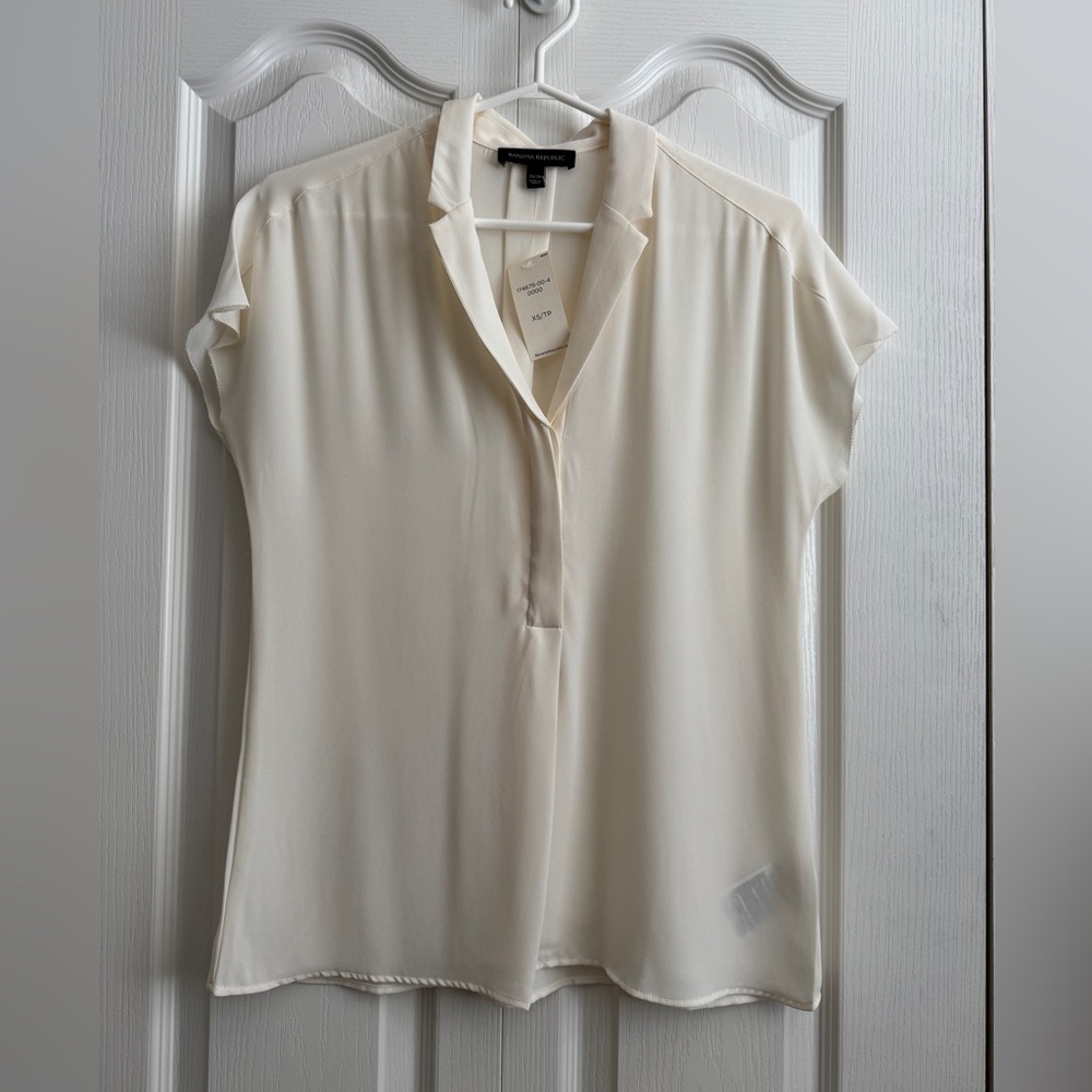 NWT Banana Republic Cream Buttoned Blouse